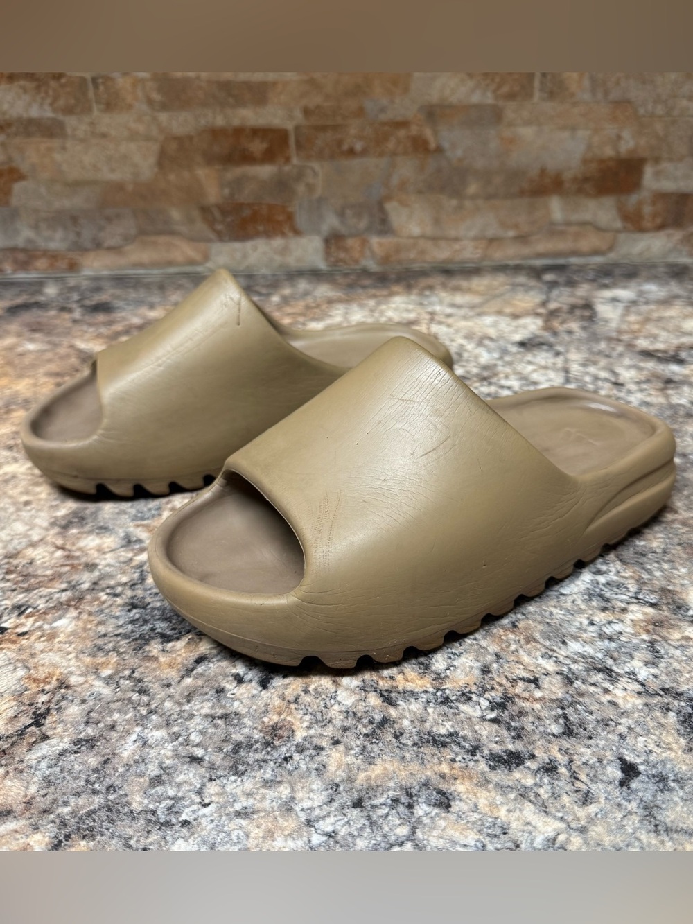 Adidas Yeezy Slide Size 4 Earth Brown